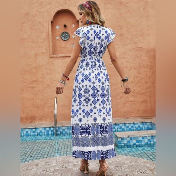 🔥BNWT Butterfly Sleeved Shirred Single Breasted Maxi Dress! - Picture 2 of 9